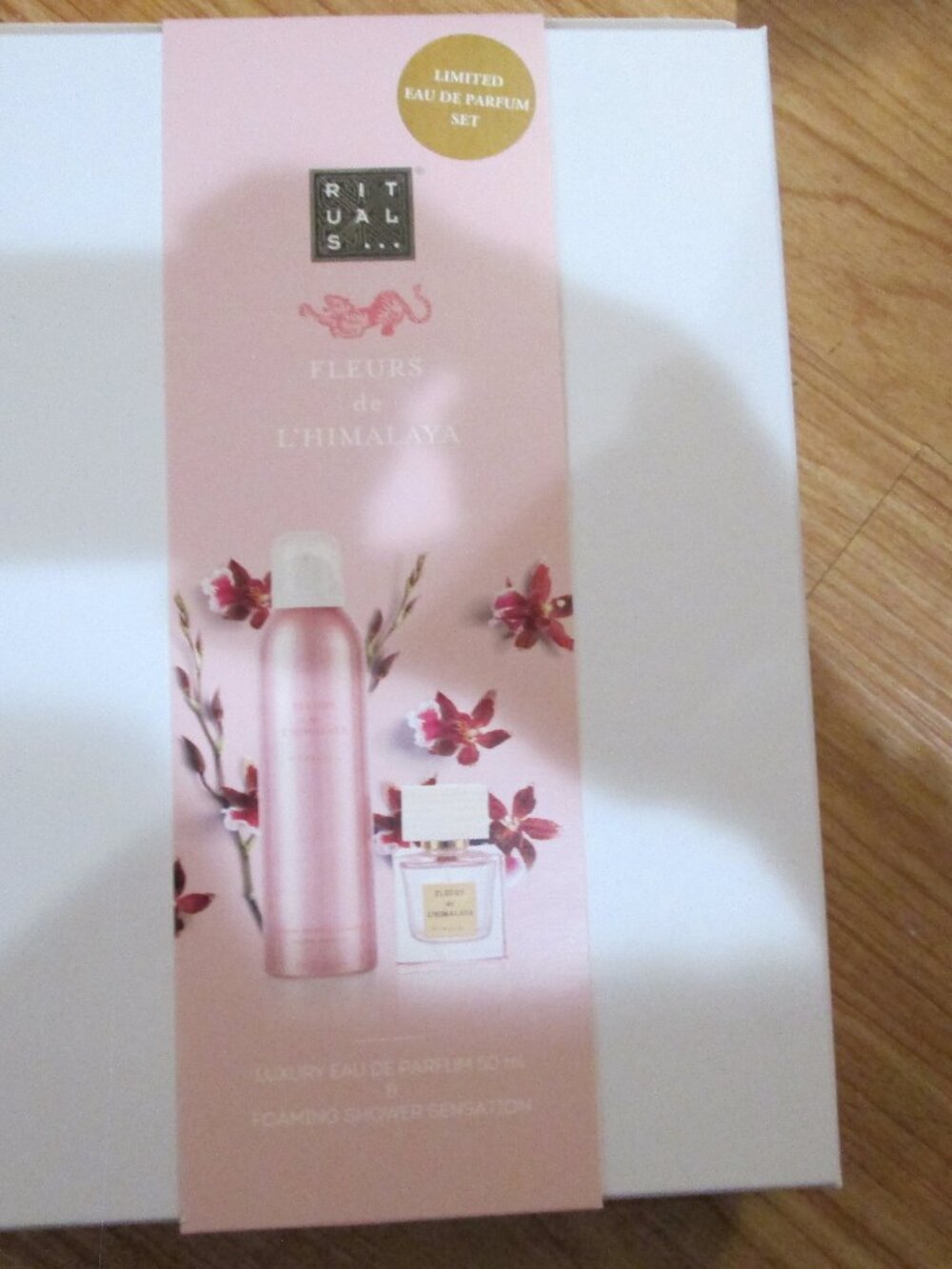 Limited Edition Rituals Fleurs de Himalaya Foam shower and Spray set. Sexy!